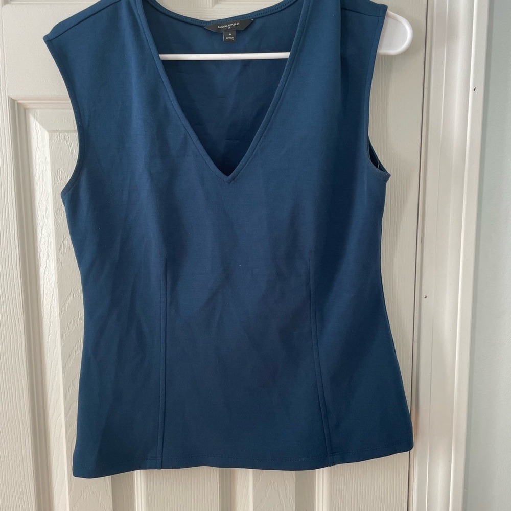 Women’s Banana Republic teal medium v-neck tank